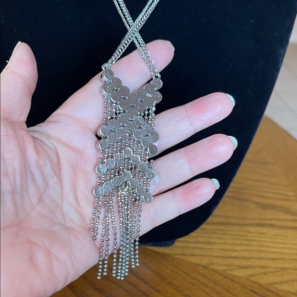 Chic Silver Tassel Necklace - Picture 4 of 7